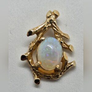 Opal pendant